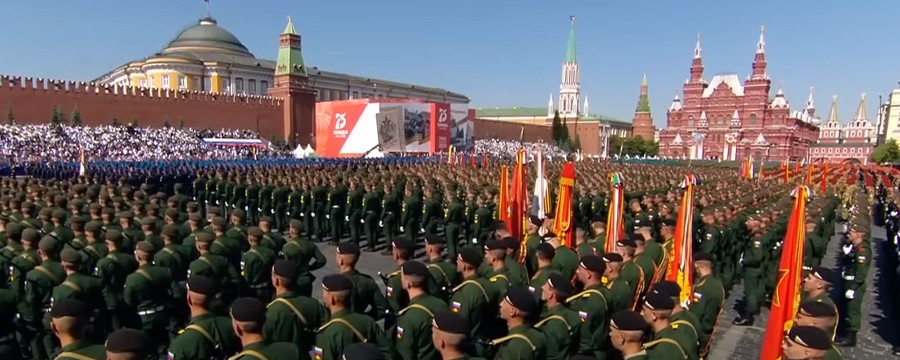 2000 посетителей займут места на трибунах на Параде Победы в Москве 9 мая