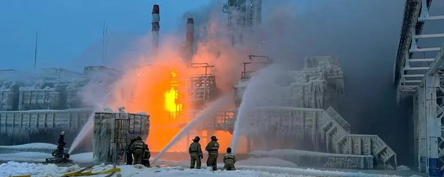 Беспилотник в Ленинградской области в Усть-Луге атаковал завод «Новатэк»