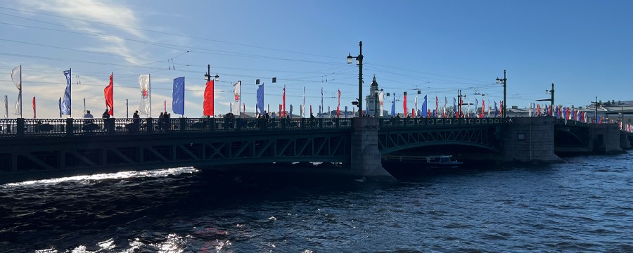 Шоу Поющие мосты в СПб 17-18 мая 2024, световое/лазерное шоу: программа и расписание